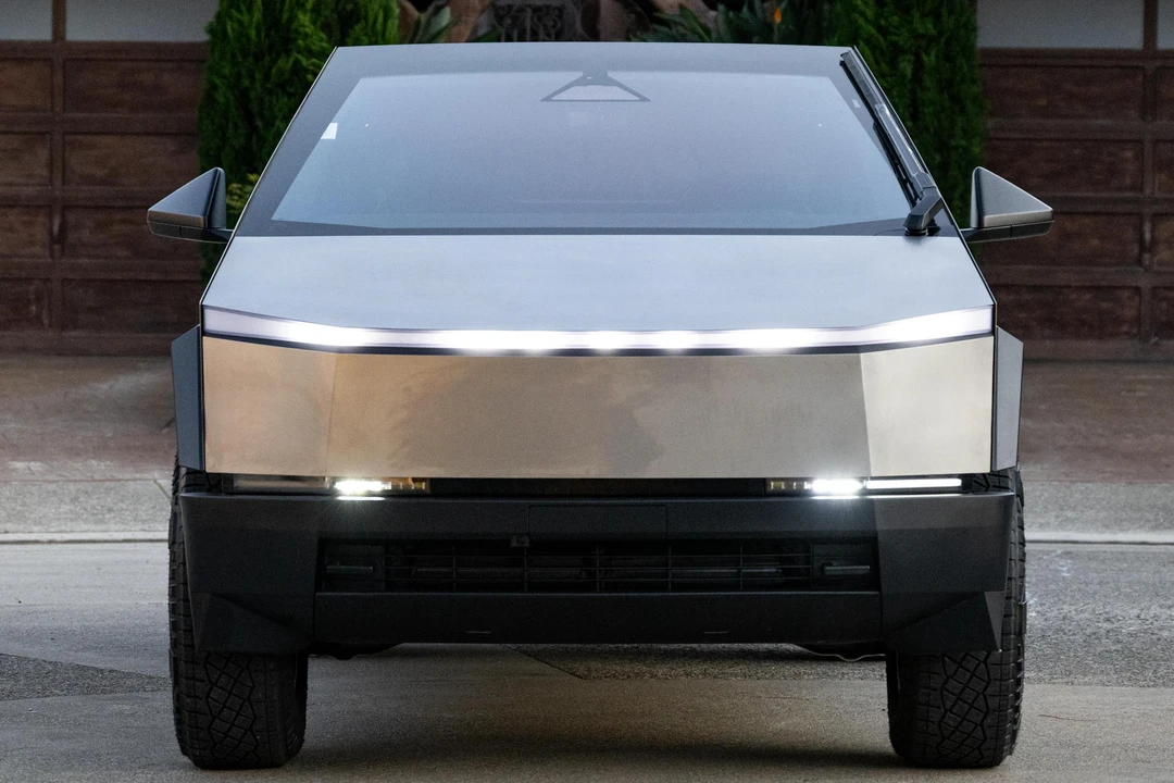 2024 Tesla Cybertruck - Image 2 of 31