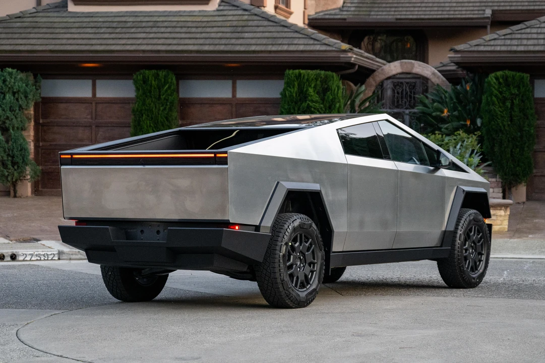 2024 Tesla Cybertruck - Image 8 of 31
