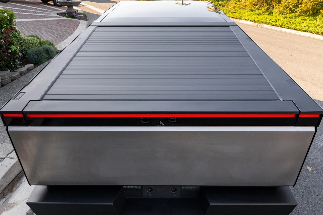 2024 Tesla Cybertruck - Image 18 of 31