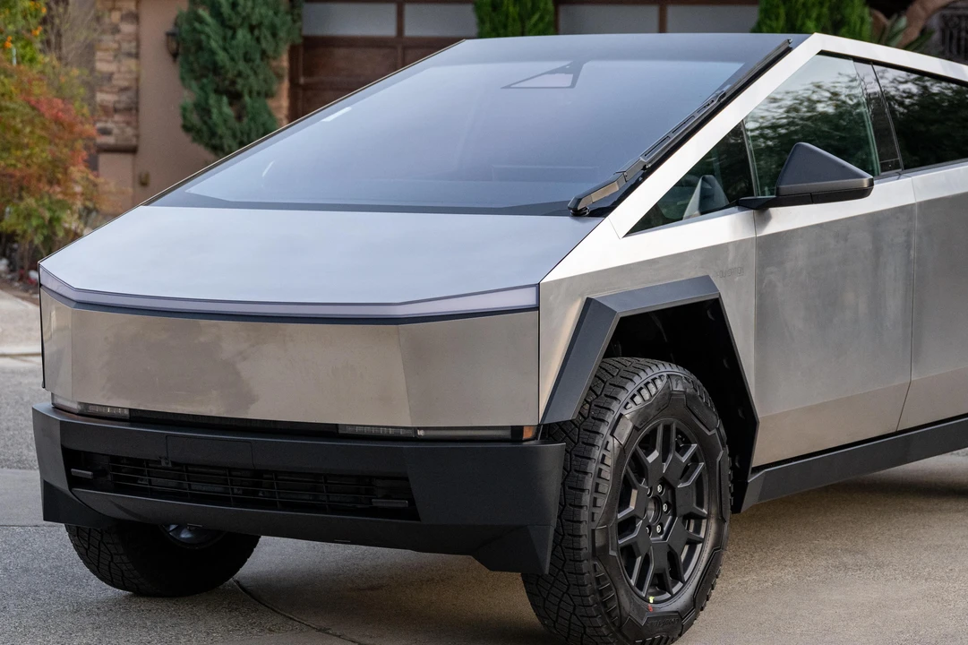 2024 Tesla Cybertruck - Image 12 of 31