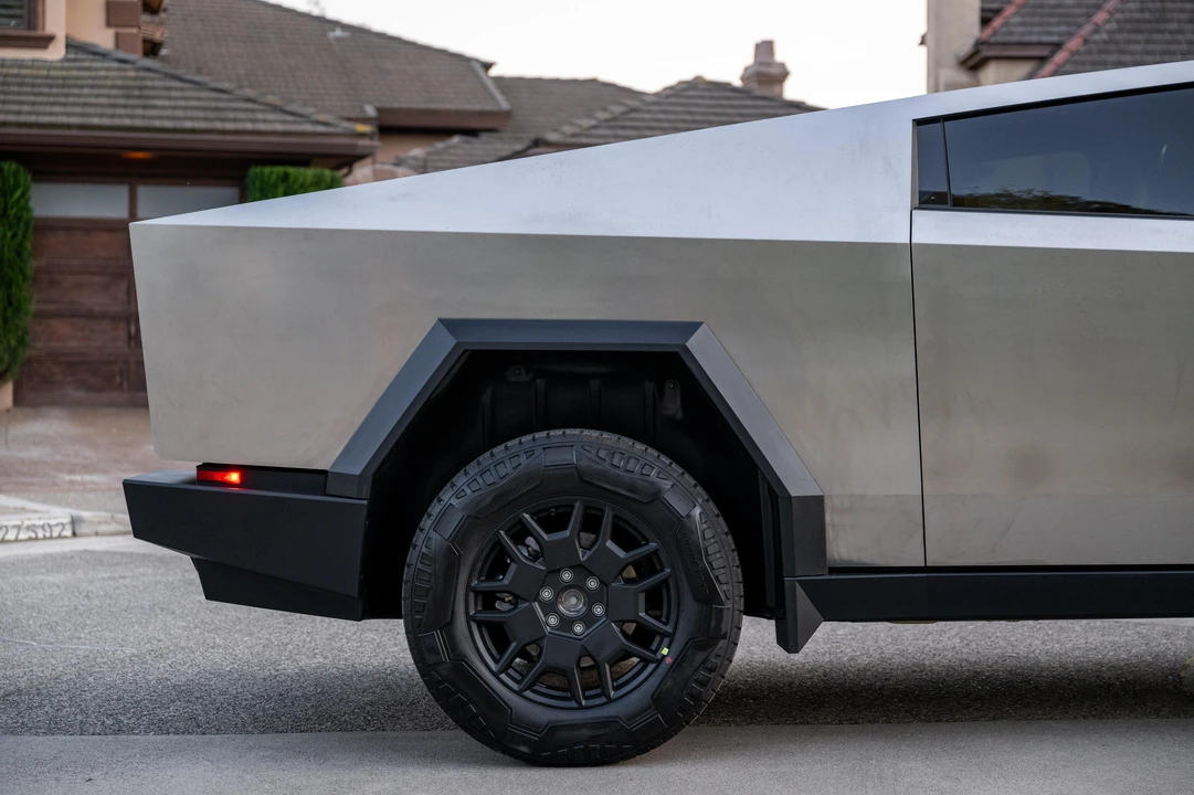 2024 Tesla Cybertruck - Image 20 of 31