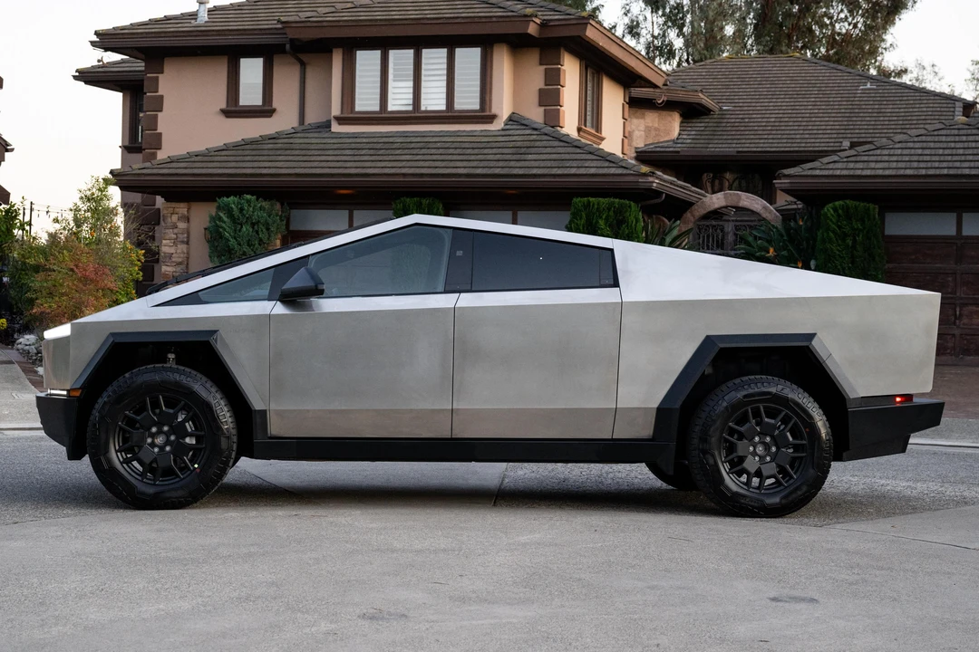 2024 Tesla Cybertruck - Image 3 of 31