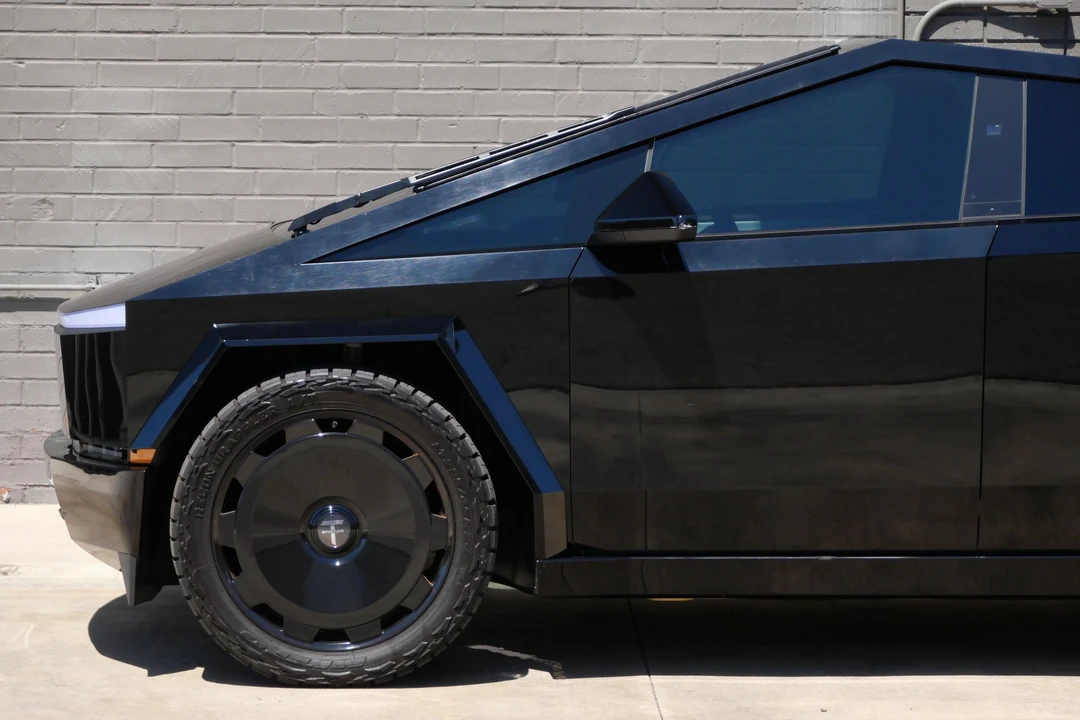 2024 Tesla Cybertruck - Image 20 of 31