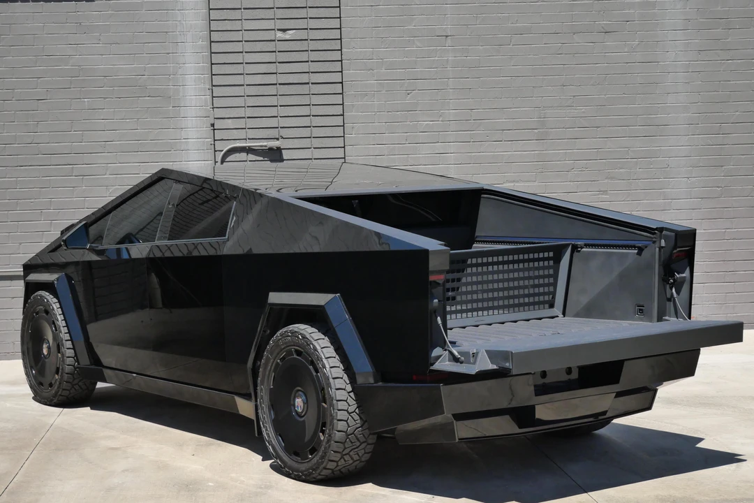 2024 Tesla Cybertruck - Image 11 of 31
