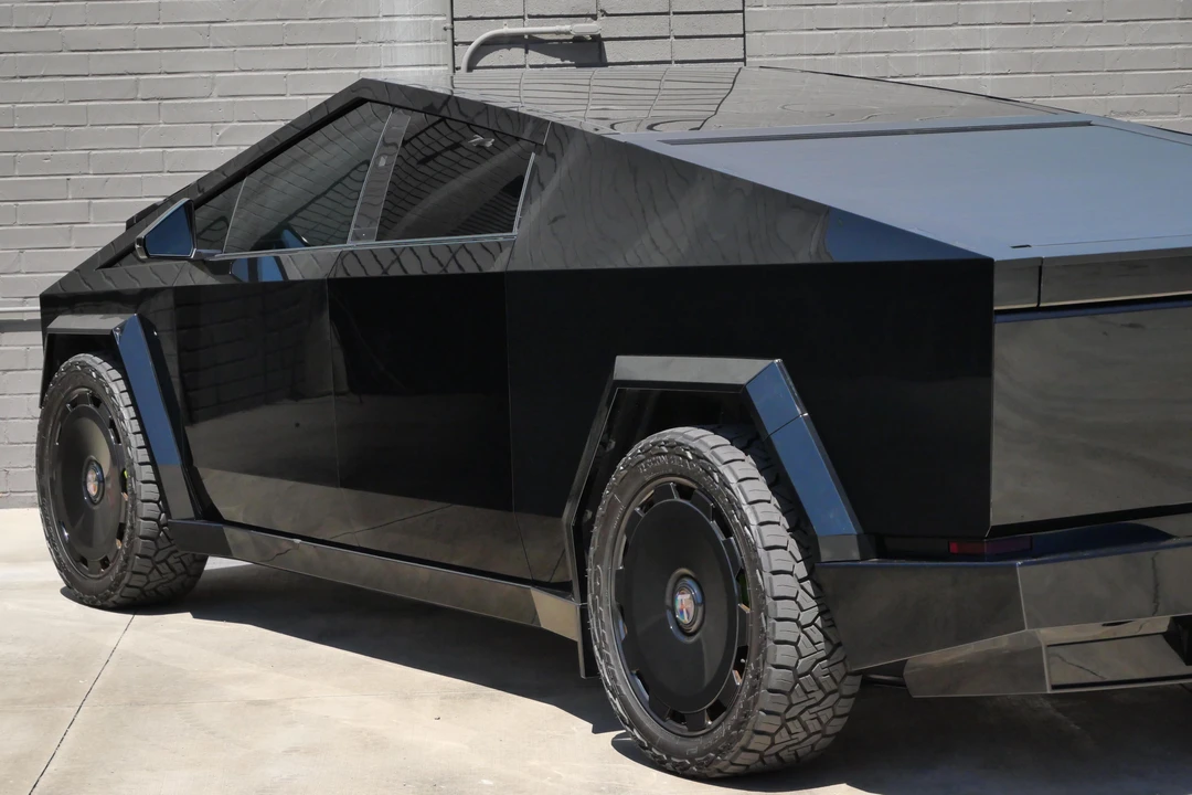 2024 Tesla Cybertruck - Image 26 of 31