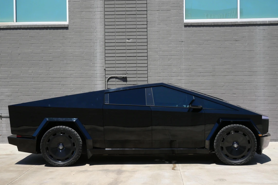 2024 Tesla Cybertruck - Image 12 of 31