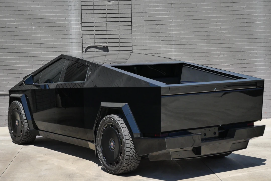 2024 Tesla Cybertruck - Image 10 of 31
