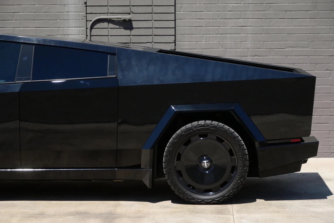 2024 Tesla Cybertruck - Image 25 of 31