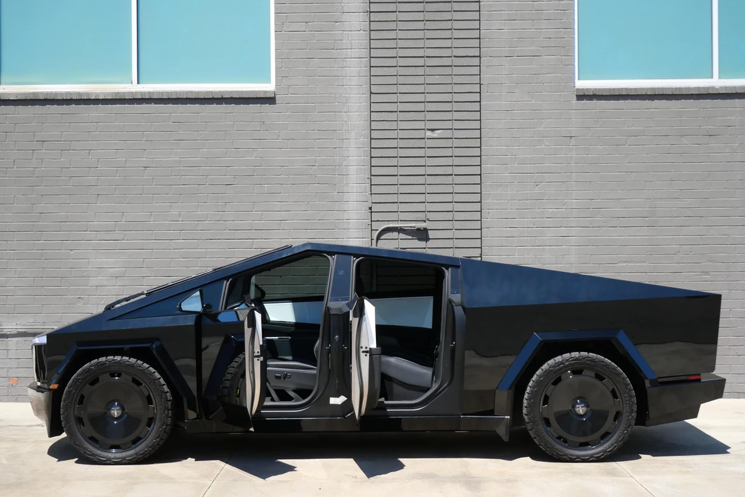 2024 Tesla Cybertruck - Image 13 of 31