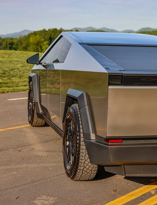 2024 Tesla Cybertruck - Image 22 of 31