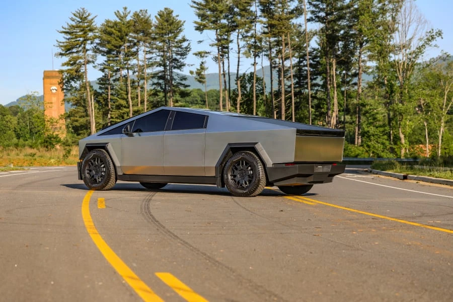2024 Tesla Cybertruck - Image 13 of 31