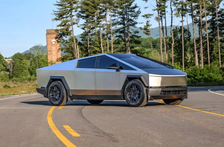2024 Tesla Cybertruck - Image 8 of 31