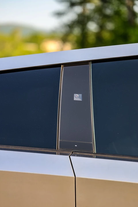 2024 Tesla Cybertruck - Image 21 of 31