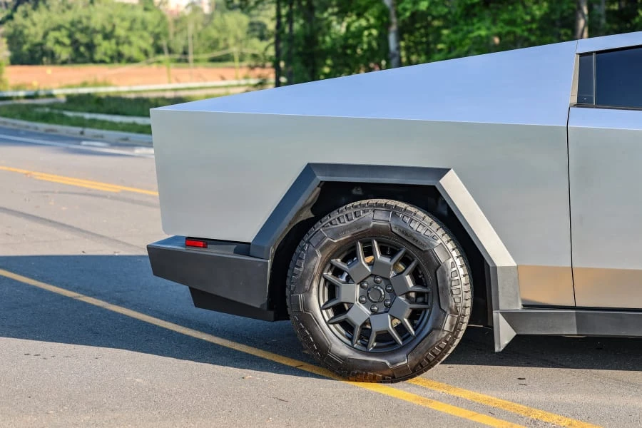 2024 Tesla Cybertruck - Image 28 of 31