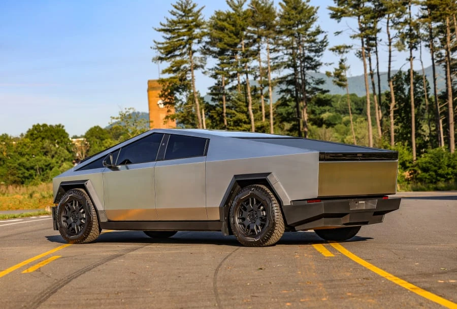 2024 Tesla Cybertruck - Image 2 of 31