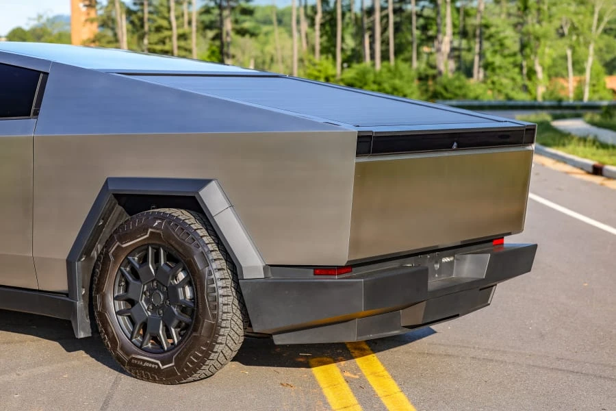 2024 Tesla Cybertruck - Image 27 of 31