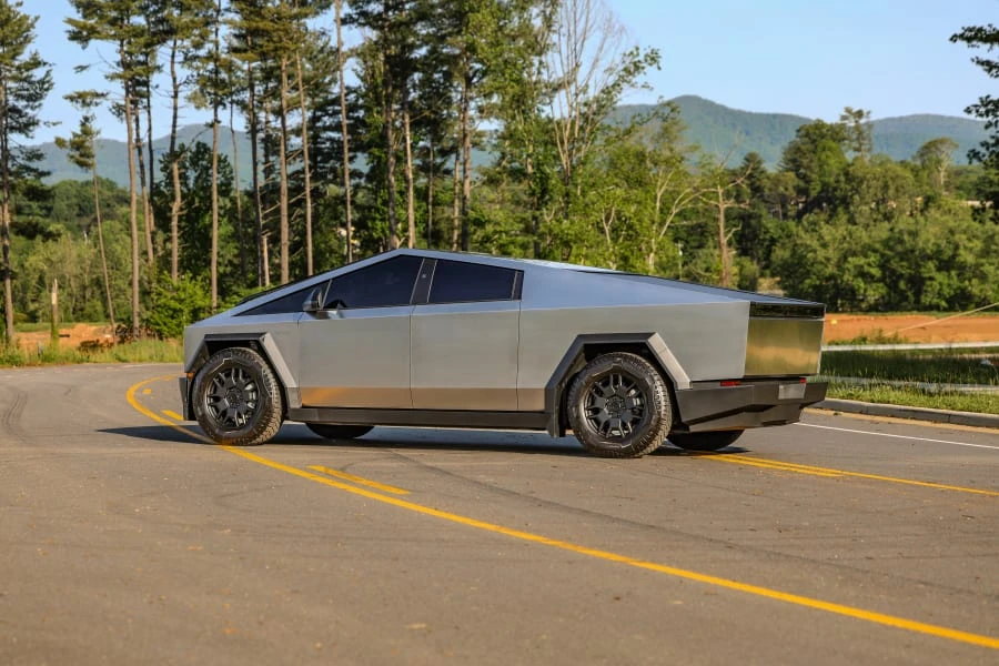 2024 Tesla Cybertruck - Image 7 of 31