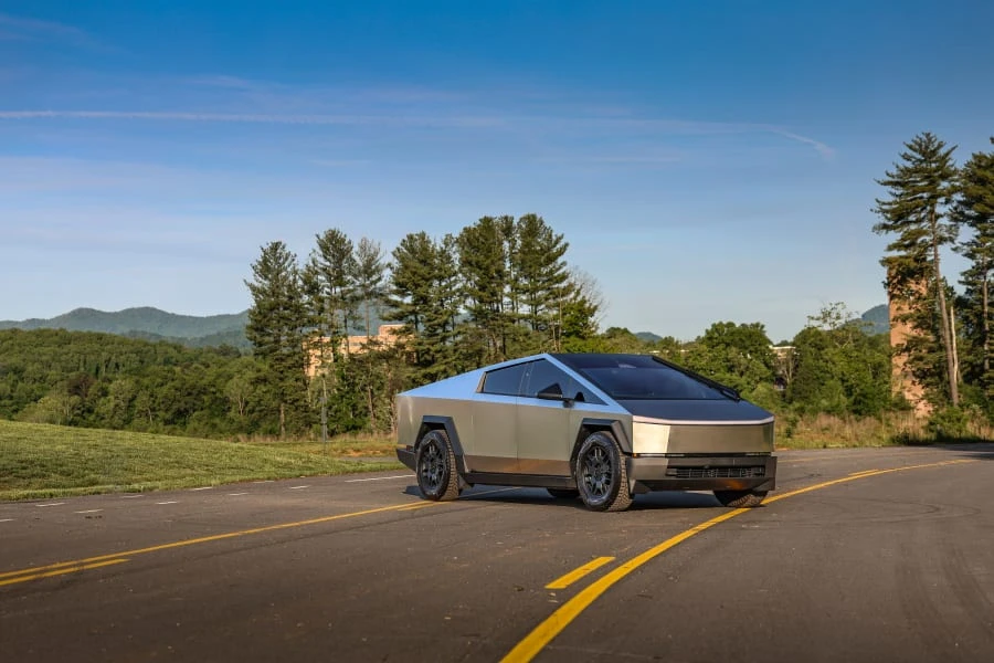 2024 Tesla Cybertruck - Image 12 of 31