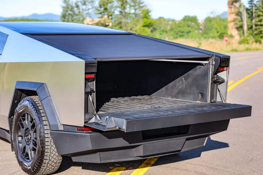 2024 Tesla Cybertruck - Image 18 of 31