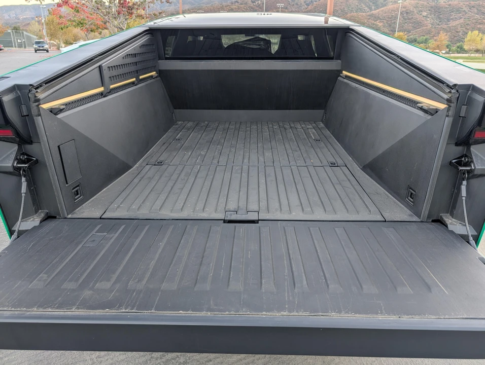 2024 Tesla Cybertruck - Image 28 of 31