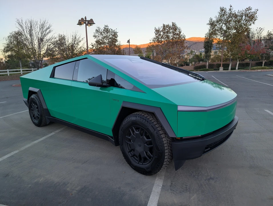 2024 Tesla Cybertruck - Image 10 of 31