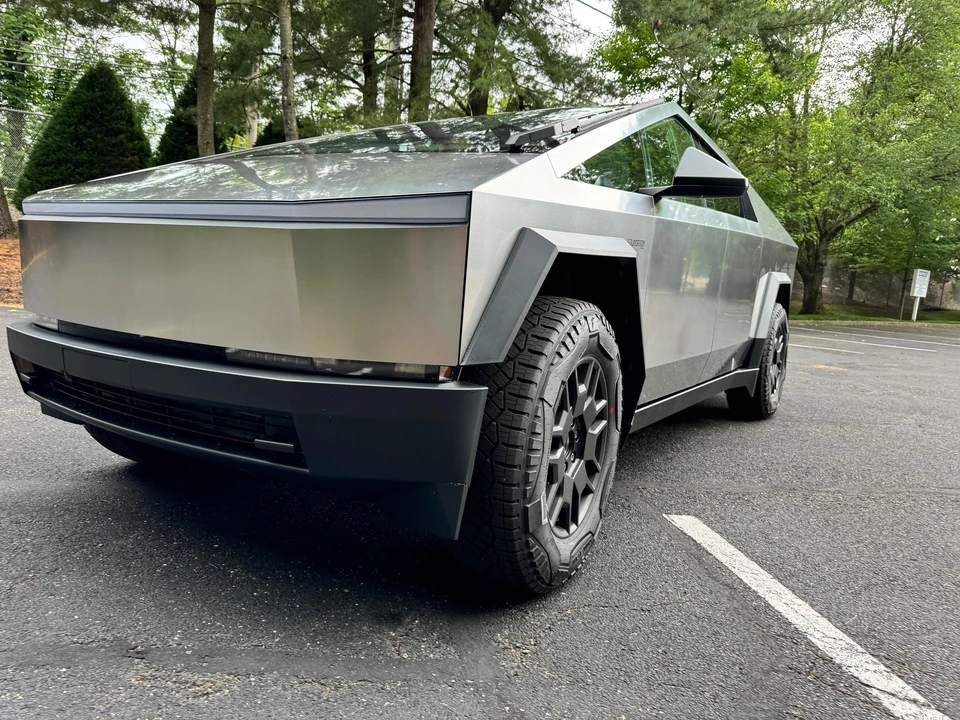 2024 Tesla Cybertruck - Image 7 of 18