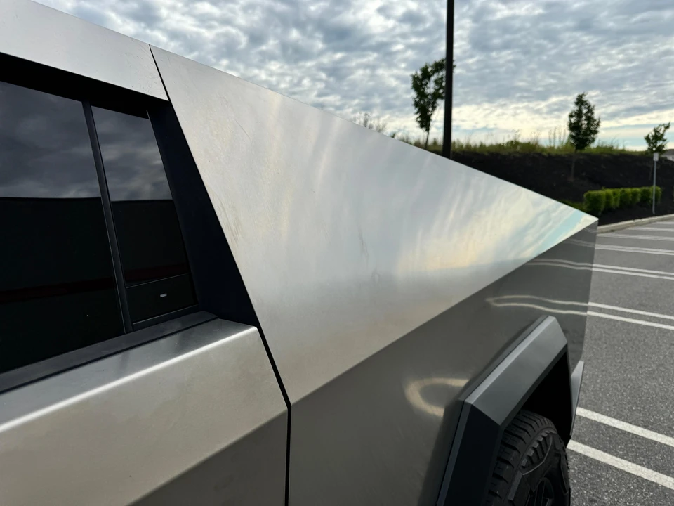 2024 Tesla Cybertruck - Image 17 of 18