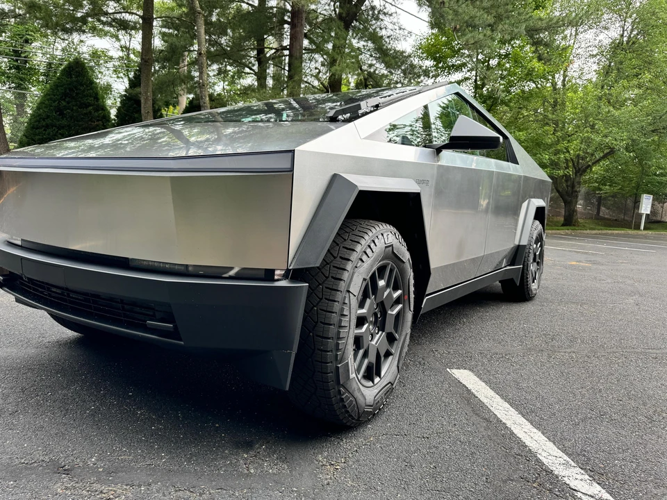 2024 Tesla Cybertruck - Image 12 of 18