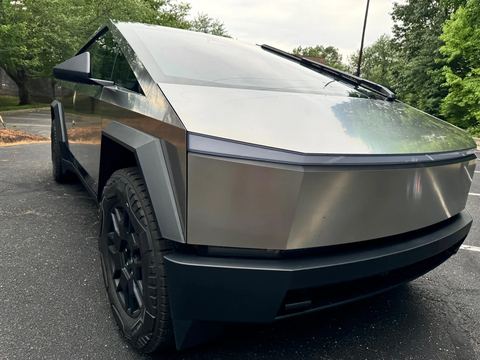 2024 Tesla Cybertruck - Image 10 of 18