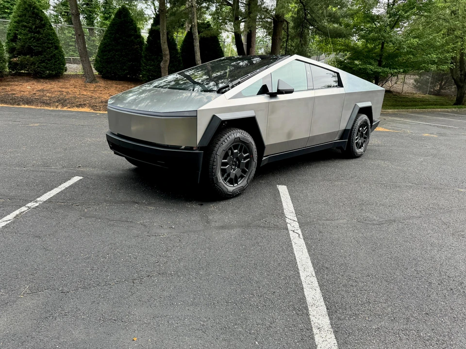 2024 Tesla Cybertruck - Image 9 of 18