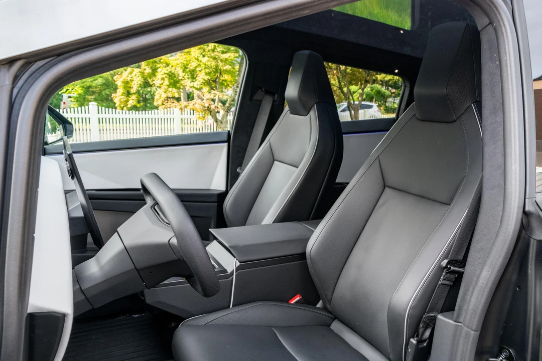 2024 Tesla Cybertruck - Image 17 of 31