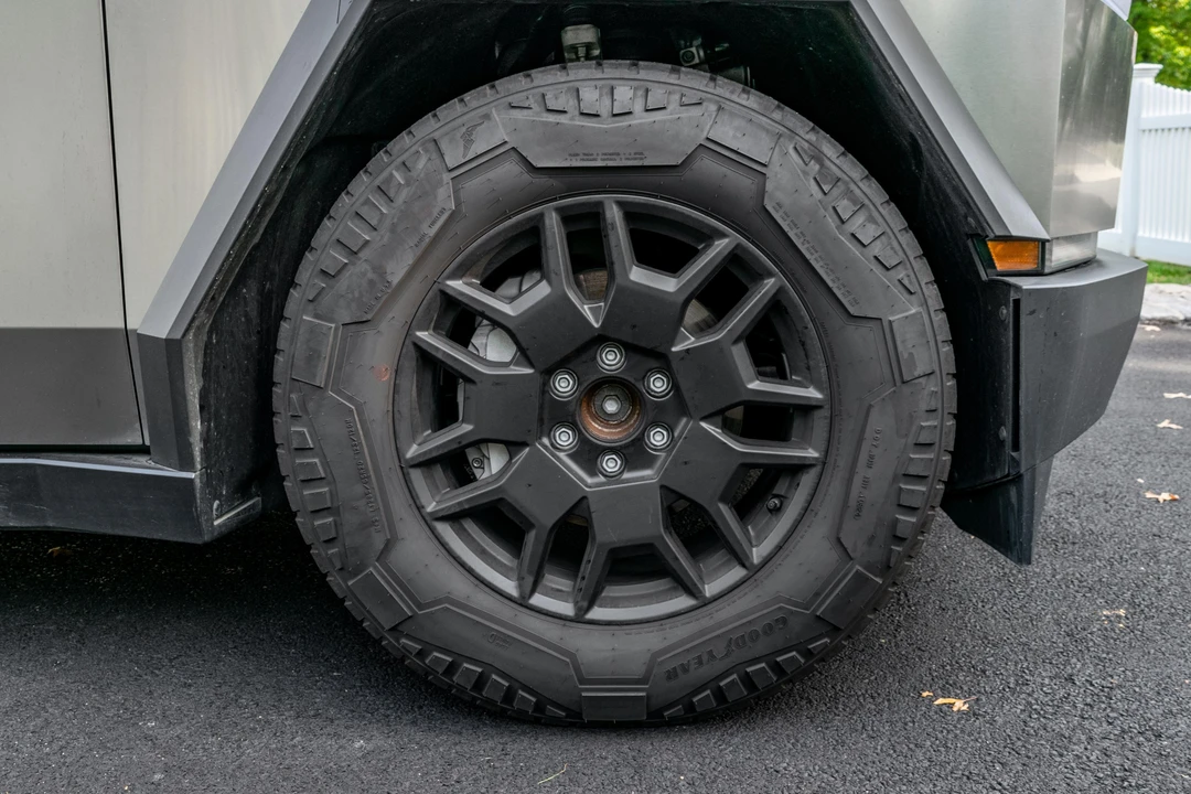 2024 Tesla Cybertruck - Image 15 of 31