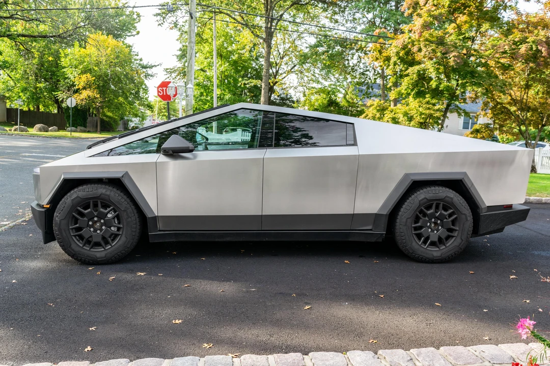 2024 Tesla Cybertruck - Image 8 of 31
