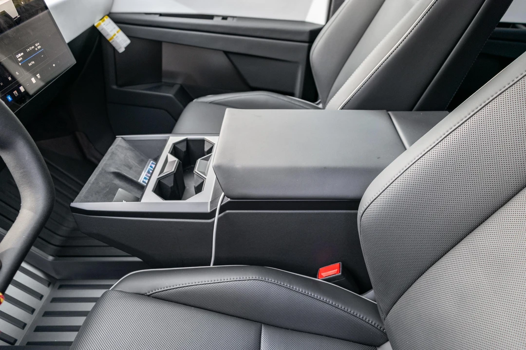 2024 Tesla Cybertruck - Image 28 of 31