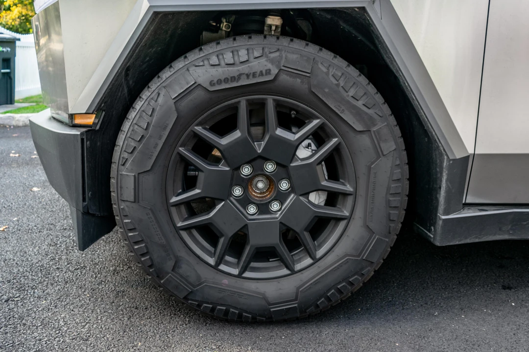 2024 Tesla Cybertruck - Image 12 of 31