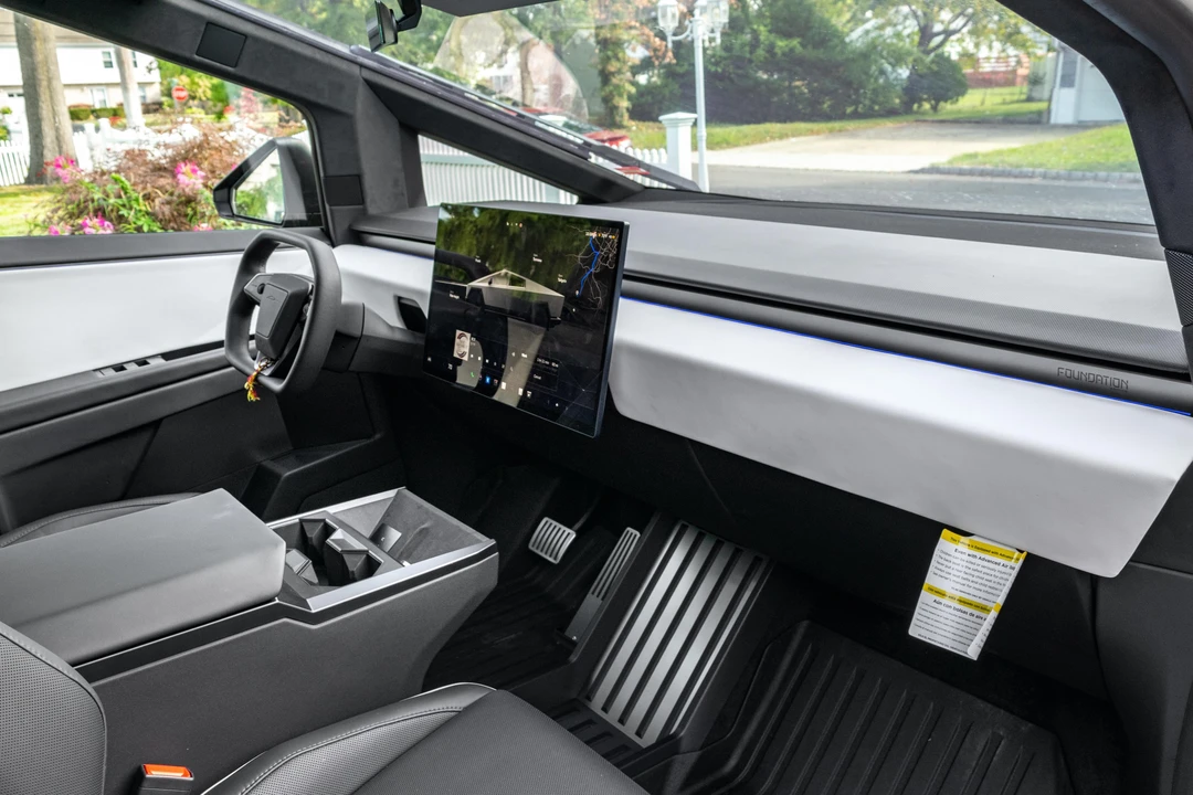 2024 Tesla Cybertruck - Image 22 of 31