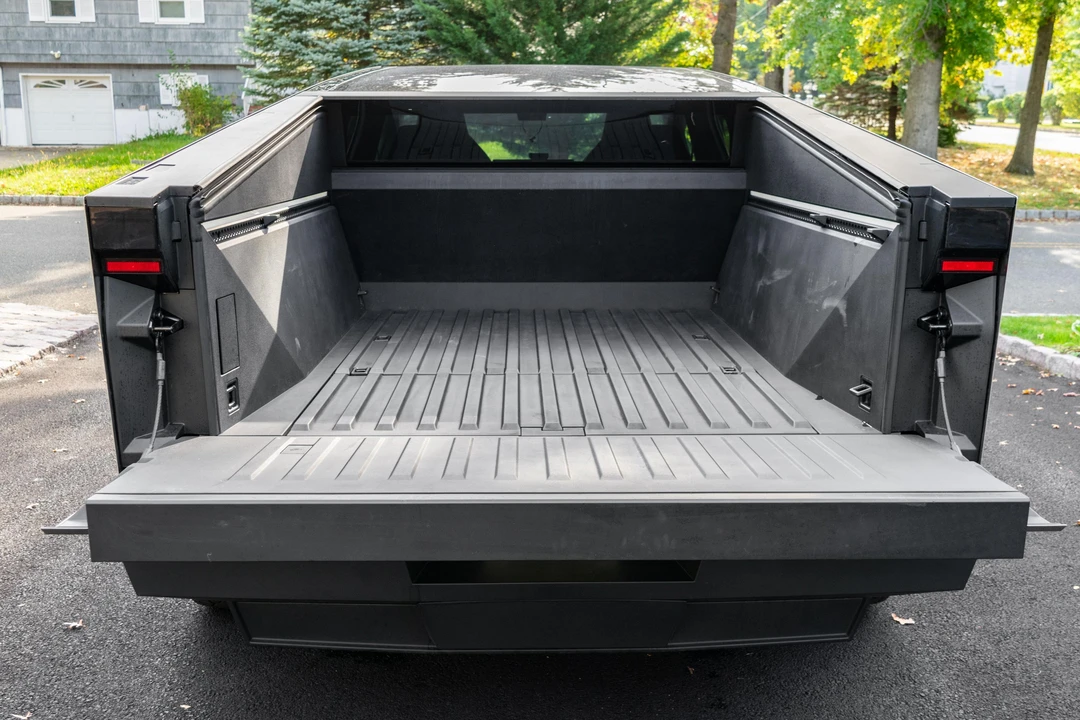 2024 Tesla Cybertruck - Image 10 of 31