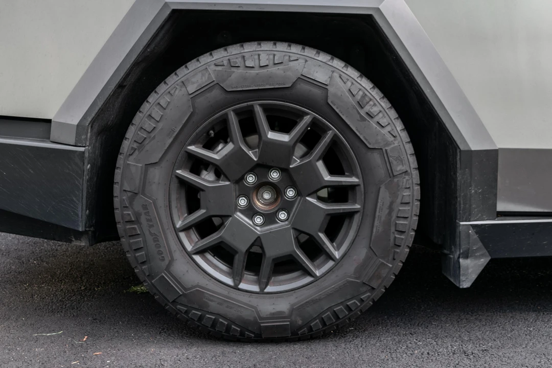 2024 Tesla Cybertruck - Image 14 of 31