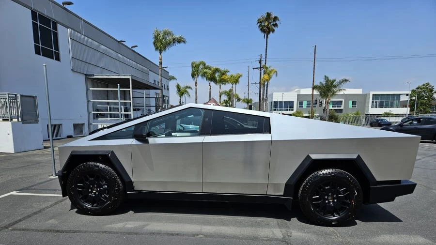 2024 Tesla Cybertruck - Image 9 of 14