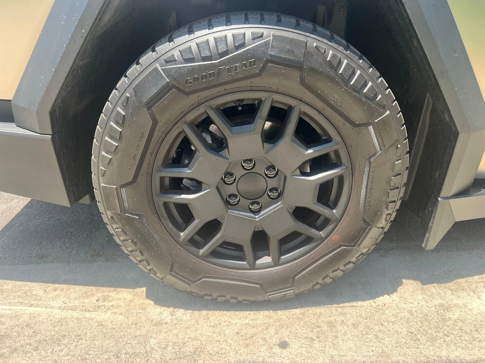 2024 Tesla Cybertruck - Image 24 of 31