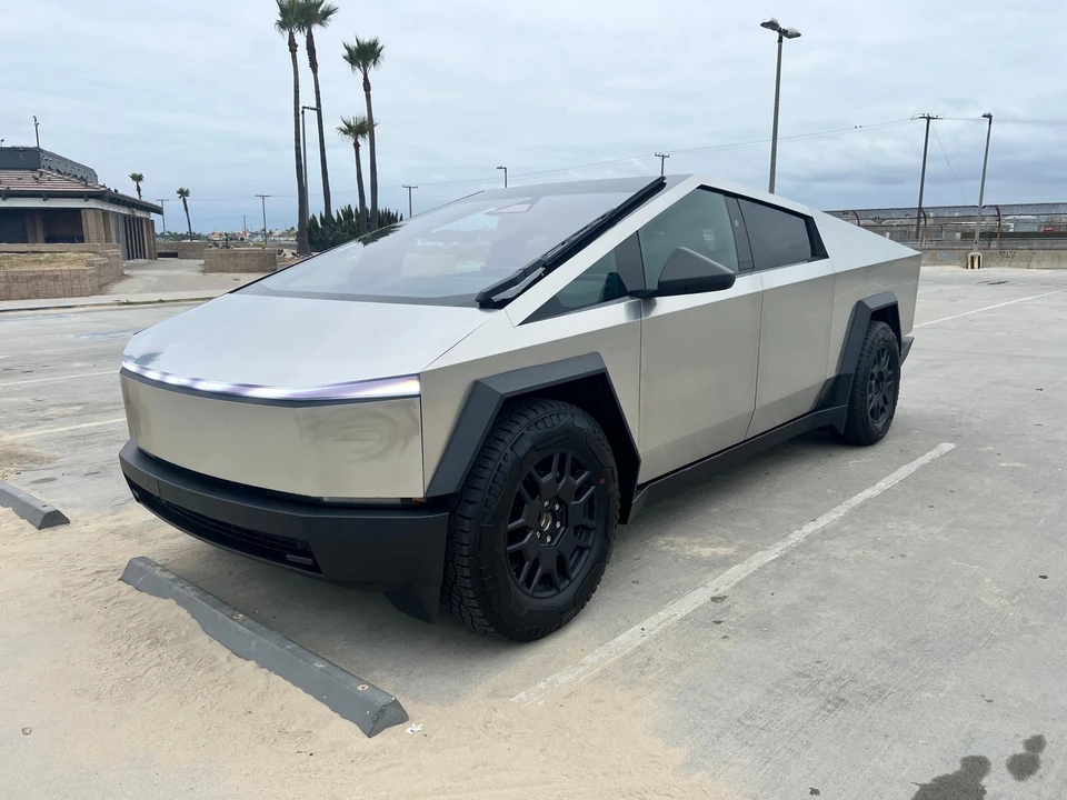 2024 Tesla Cybertruck - Image 8 of 31
