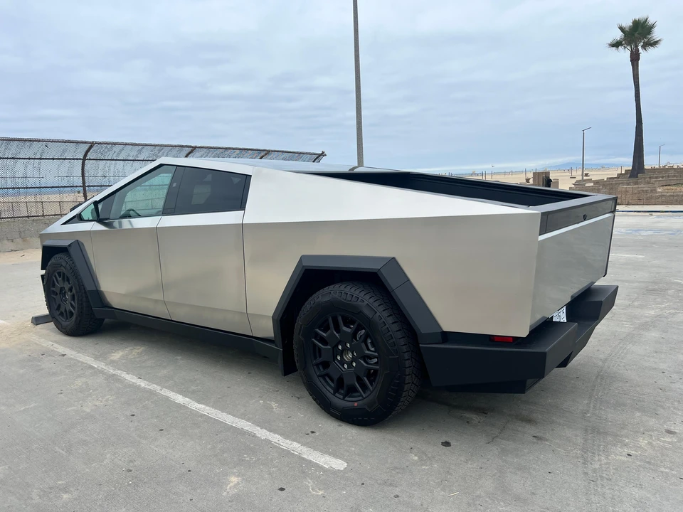 2024 Tesla Cybertruck - Image 10 of 31