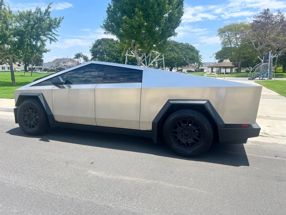 2024 Tesla Cybertruck - Image 9 of 31