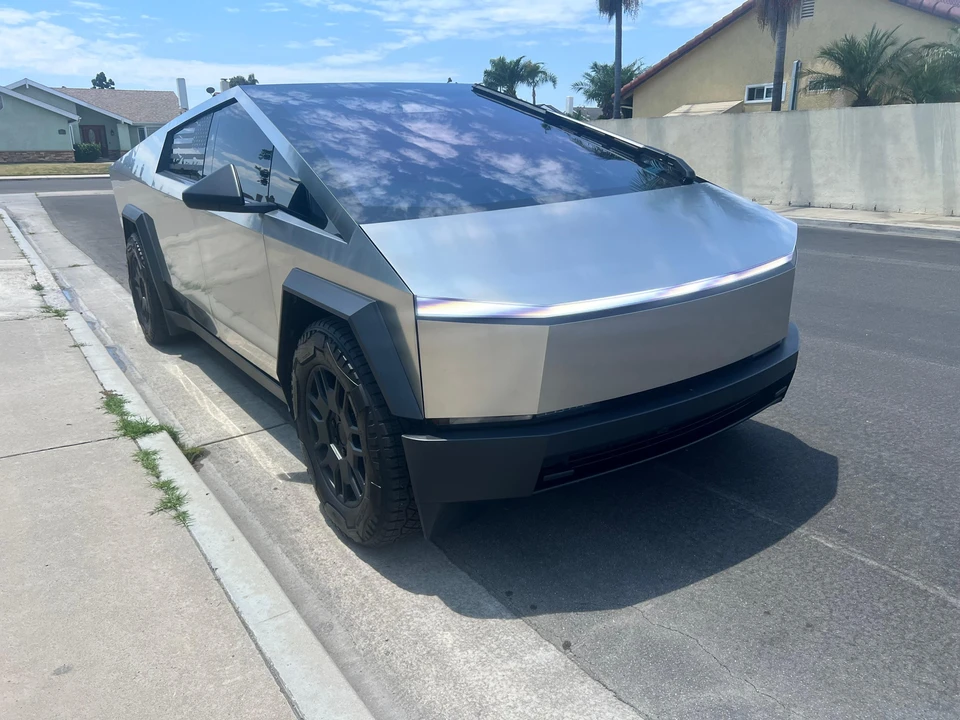 2024 Tesla Cybertruck - Image 18 of 31