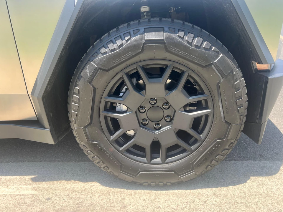 2024 Tesla Cybertruck - Image 25 of 31