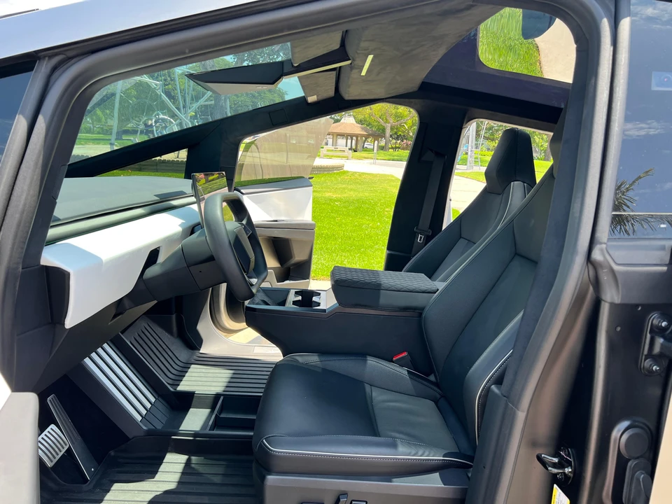 2024 Tesla Cybertruck - Image 30 of 31