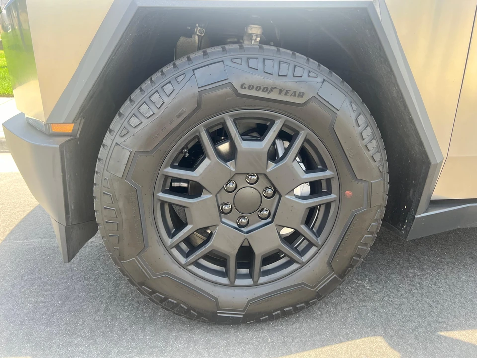 2024 Tesla Cybertruck - Image 22 of 31