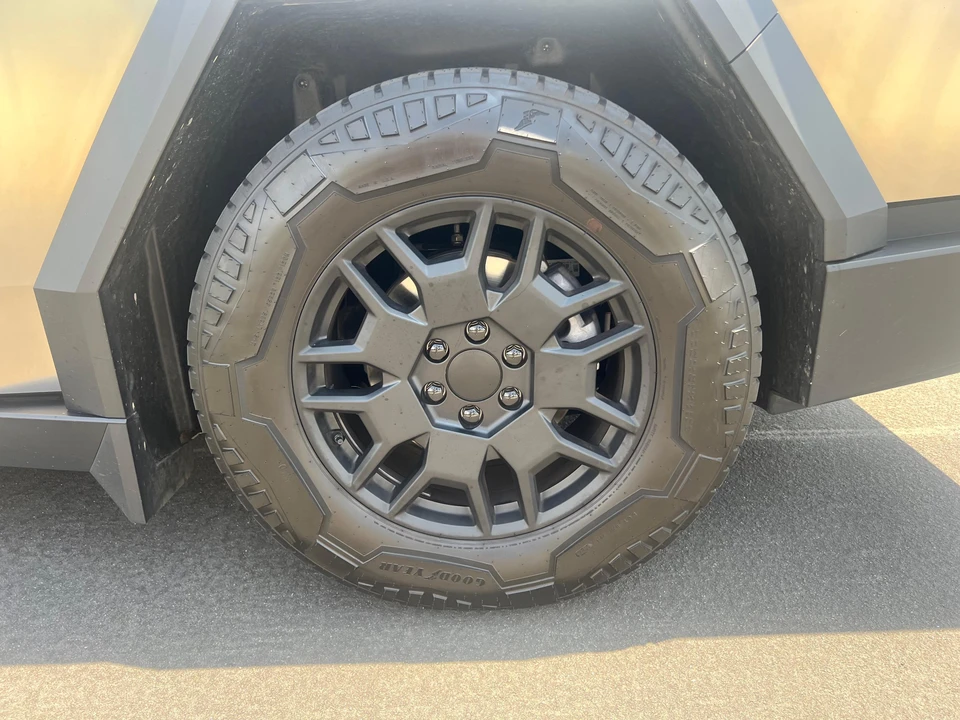 2024 Tesla Cybertruck - Image 23 of 31