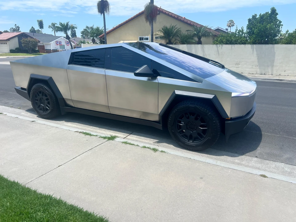 2024 Tesla Cybertruck - Image 16 of 31