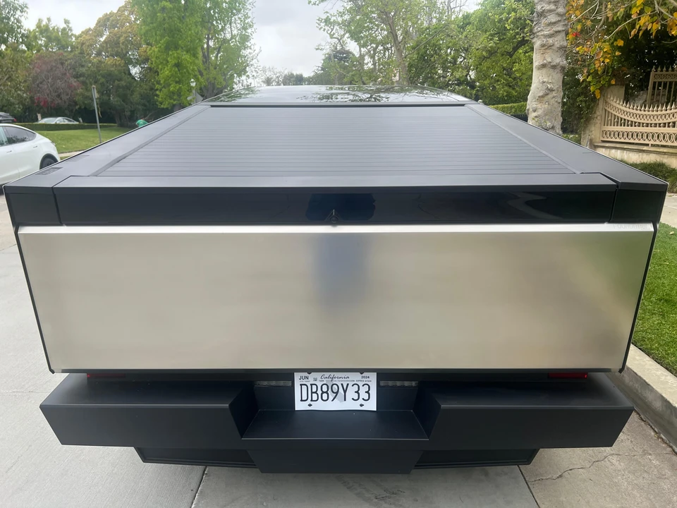 2024 Tesla Cybertruck - Image 28 of 31